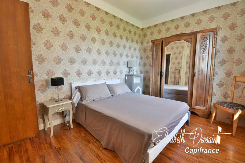 Villa - 234 m² - 10 pièces