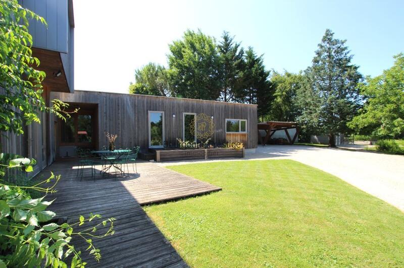 Propriété - 228 m² - 9 pièces