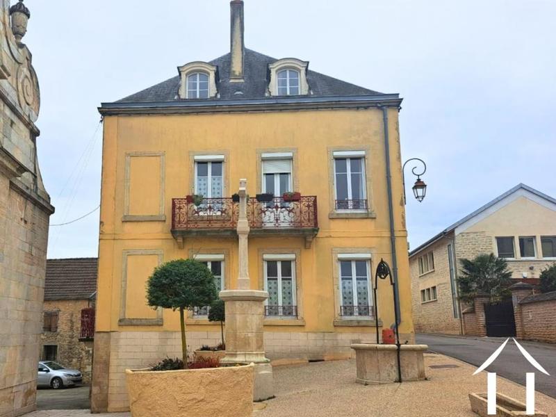 Maison - 198 m² - 8 pièces