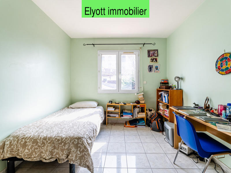 Maison - 232 m² - 12 pièces