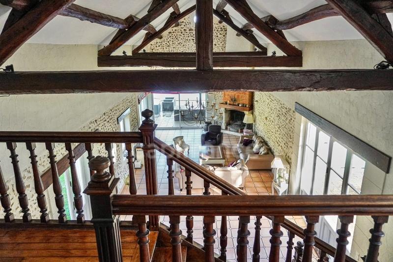 Propriété - 366 m² - 10 pièces