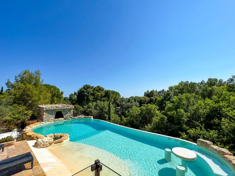 Maison - 260 m² - 7 pièces