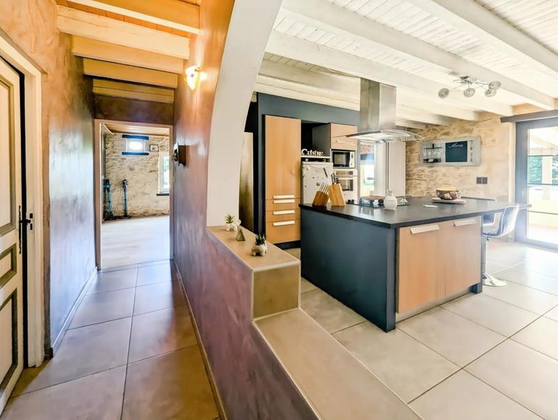 Maison - 252 m² - 7 pièces