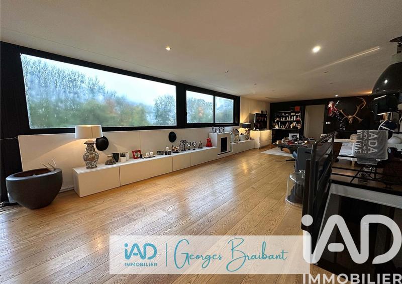 Maison - 250 m² - 6 pièces