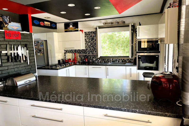 Villa - 219 m² - 6 pièces