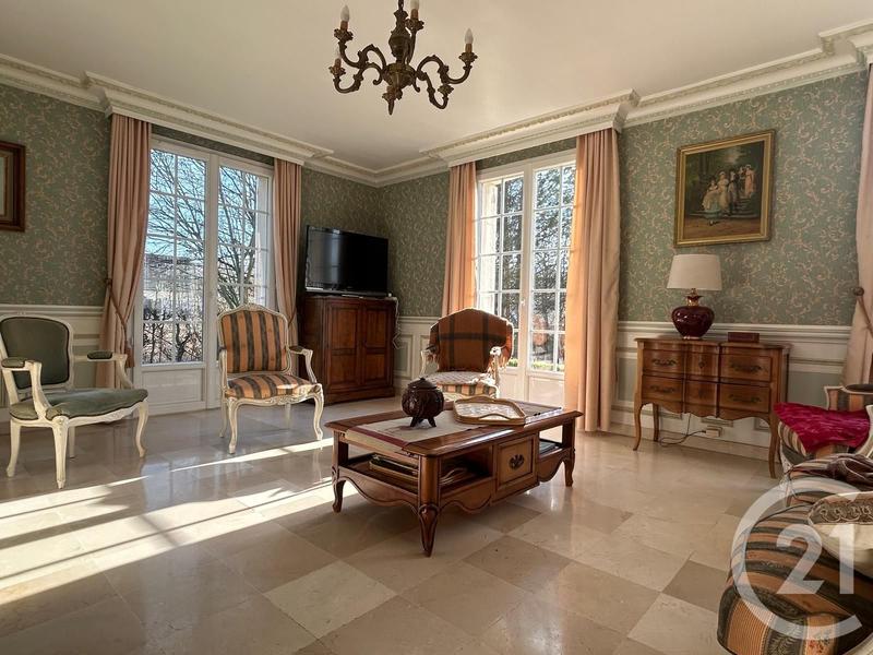 Maison - 182 m² - 8 pièces