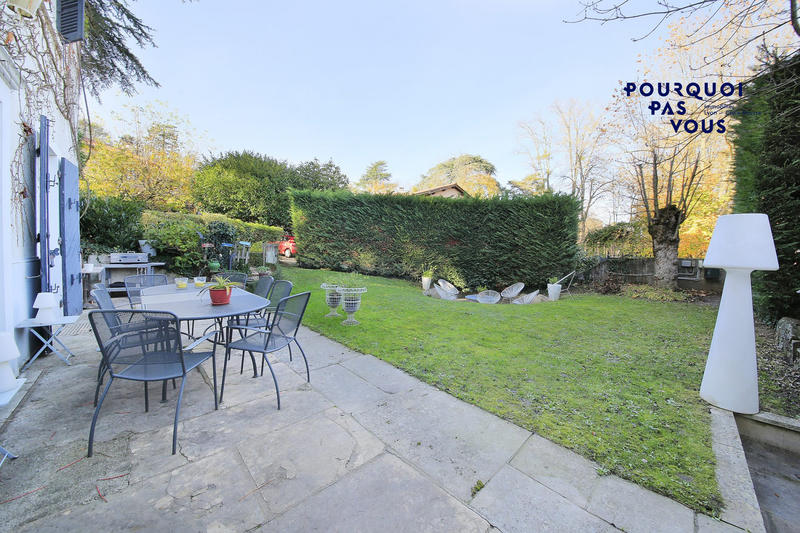 Maison - 400 m² - 10 pièces