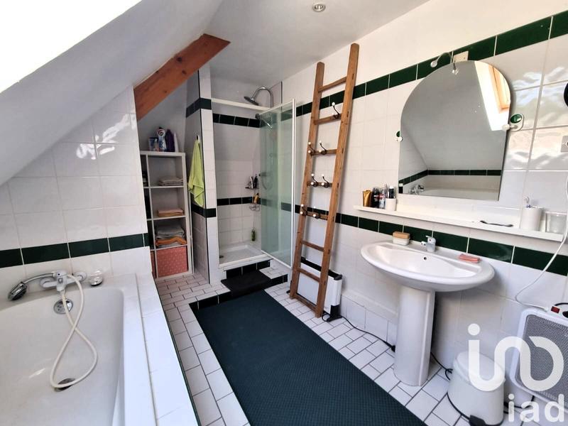 Maison - 220 m² - 9 pièces