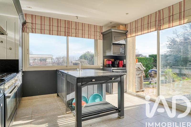 Maison - 250 m² - 9 pièces