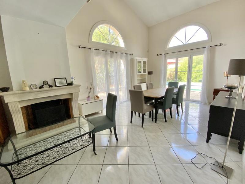 Maison - 200 m² - 7 pièces