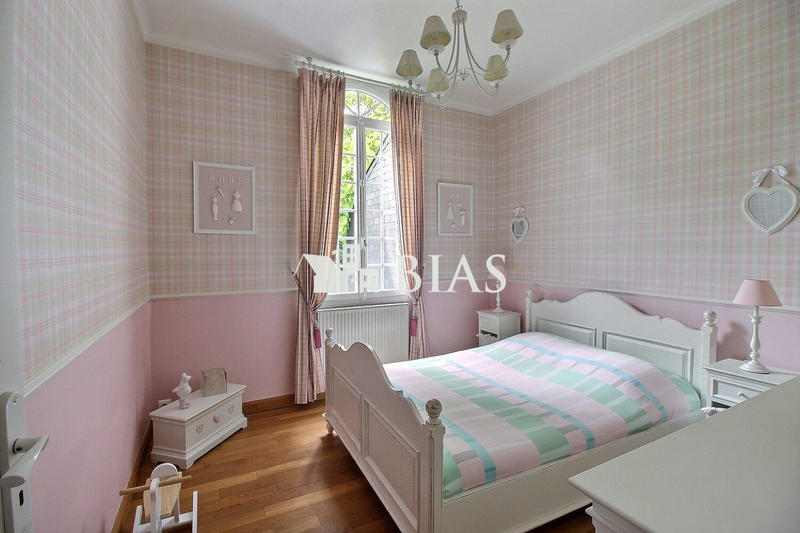 Maison - 225 m² - 8 pièces