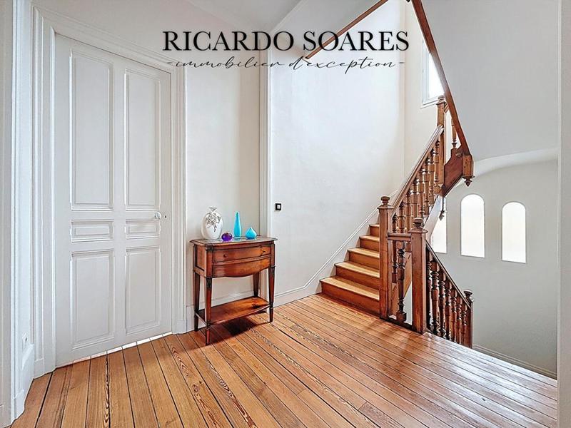 Demeure - 219 m² - 10 pièces