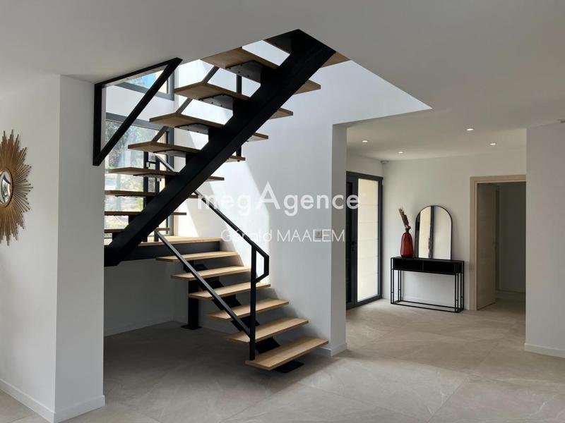 Villa - 243 m² - 7 pièces