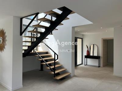 Villa - 243 m² - 7 pièces