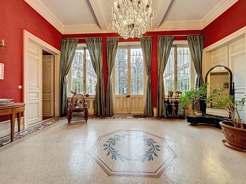 Appartement bourgeois - 257 m² - 6 pièces