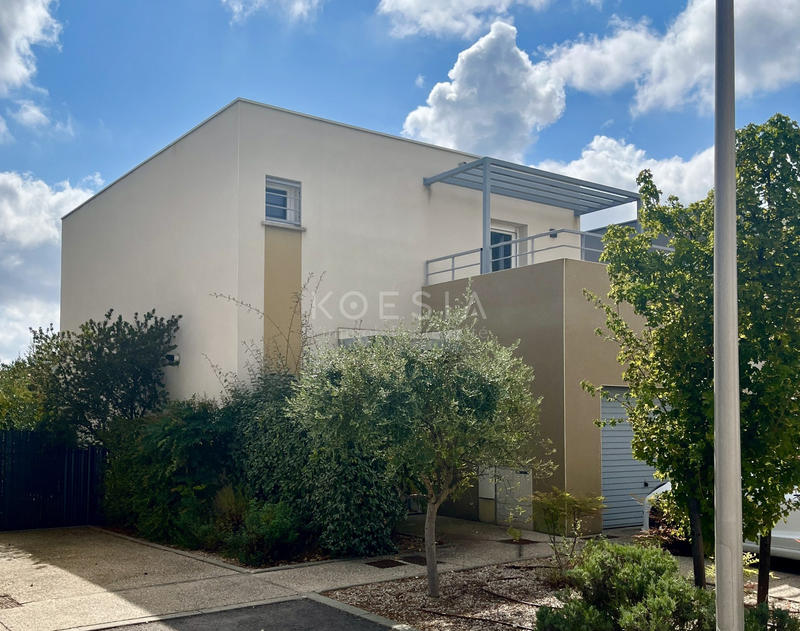 Maison - 92 m² - 4 pièces