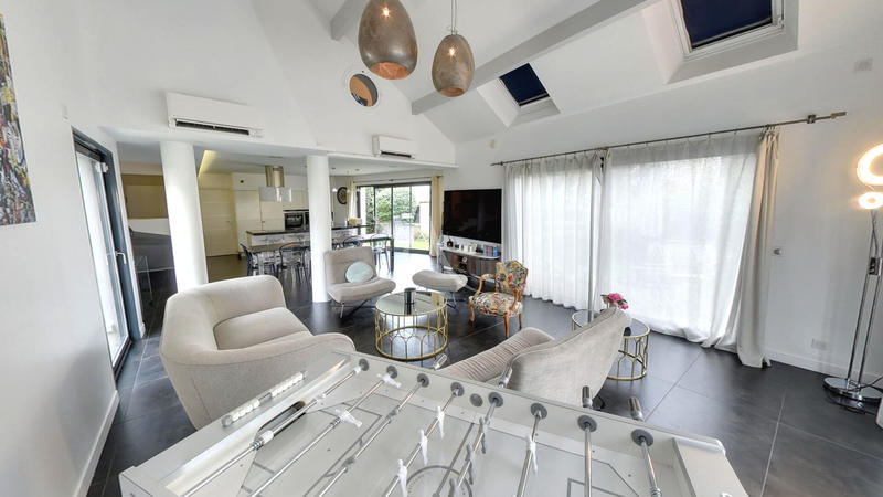 Maison - 212 m² - 8 pièces