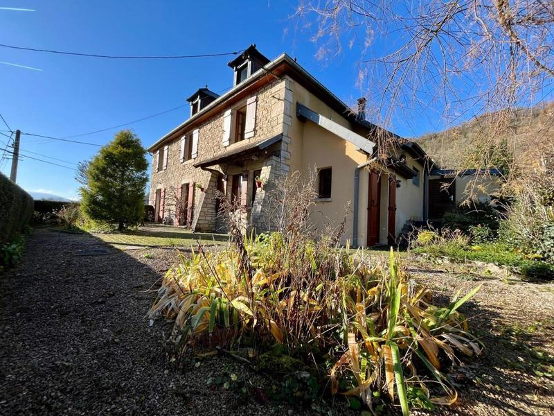 Maison - 185 m² - 8 pièces