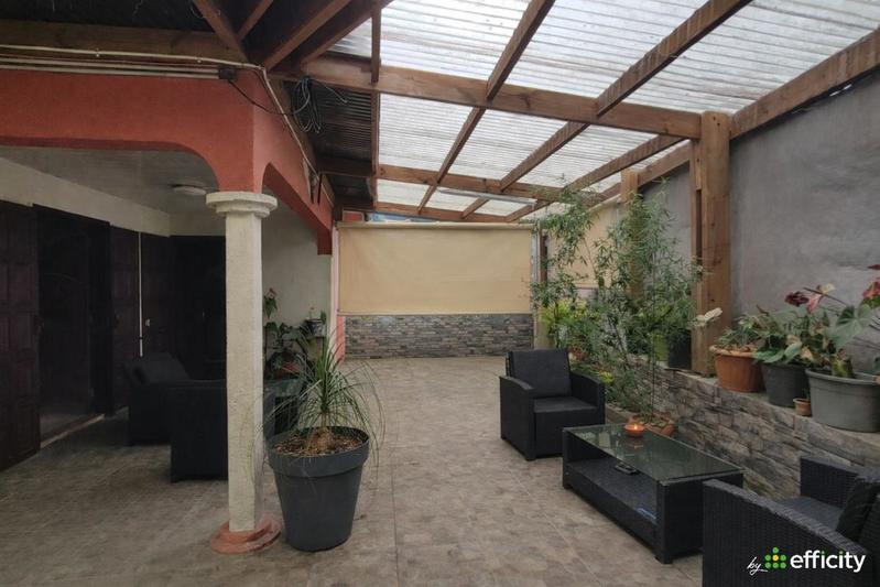 Villa - 196 m² - 9 pièces