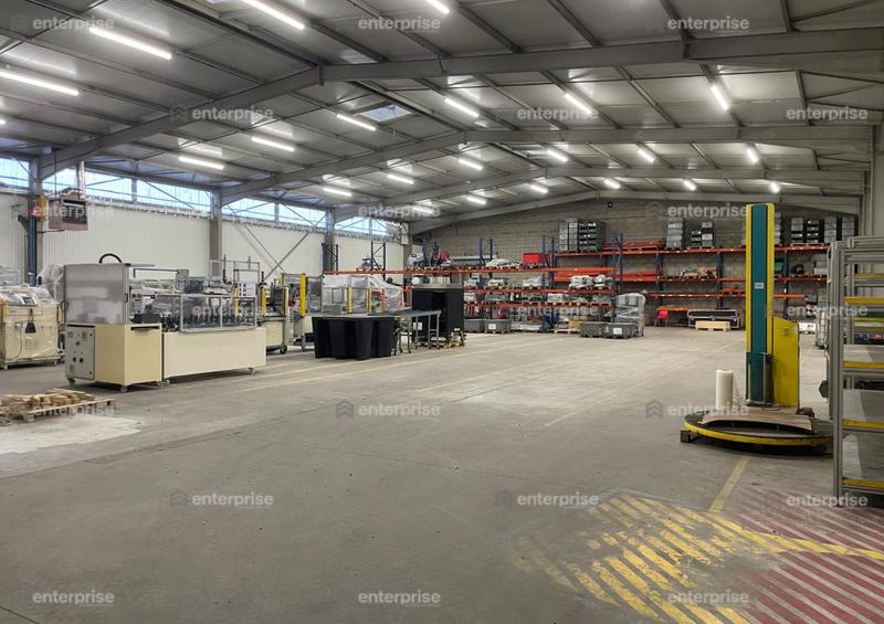 Local d'activité / Entrepôt - 2 550 m²