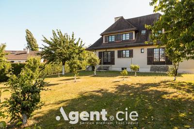 Maison - 240 m² - 7 pièces