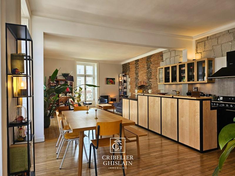 Appartement - 110 m² - 4 pièces