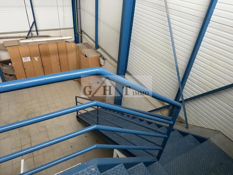 Entrepôt - 270 m²