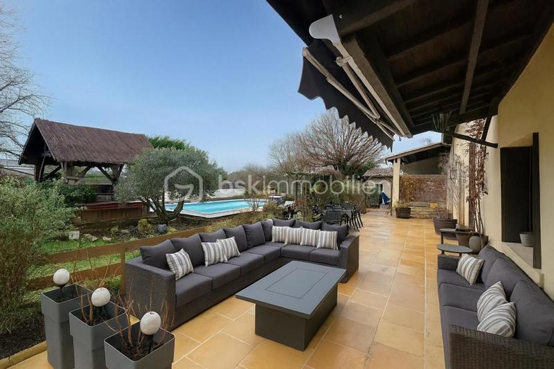 Propriété - 380 m² - 12 pièces