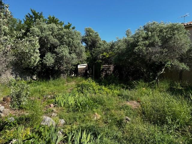 Terrain constructible - 850 m²
