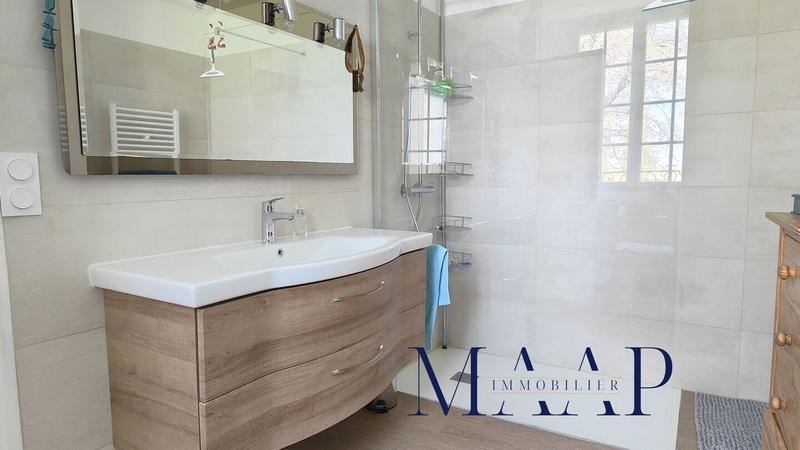 Maison - 303 m² - 11 pièces