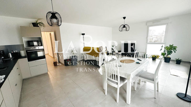 Appartement - 94 m² - 5 pièces