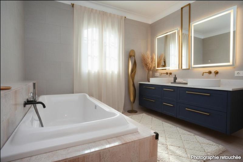 Maison - 436 m² - 8 pièces