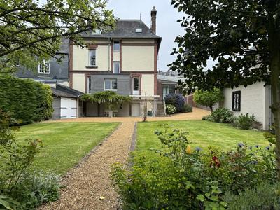 Maison - 163 m² - 7 pièces