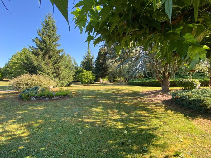 Propriété - 245 m² - 10 pièces