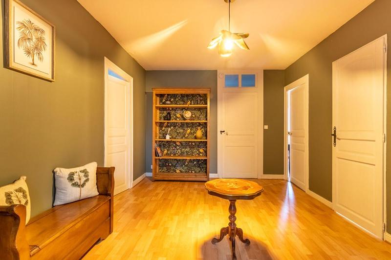 Propriété - 560 m² - 12 pièces