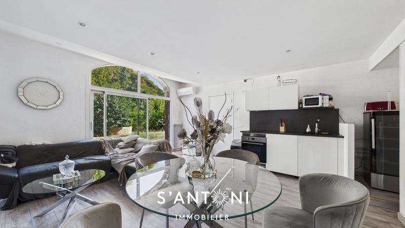 Maison - 380 m² - 11 pièces