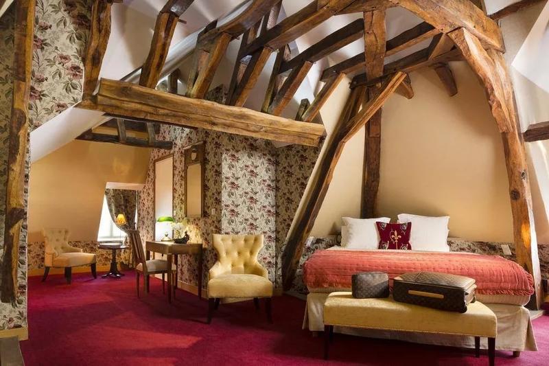 Château - 1 300 m² - 30 pièces