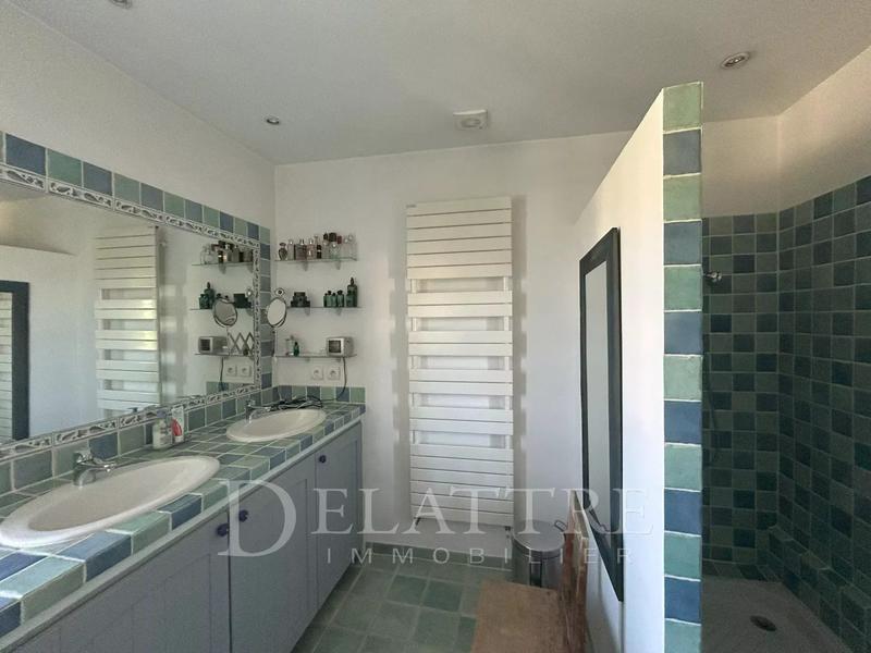 Villa - 250 m² - 9 pièces