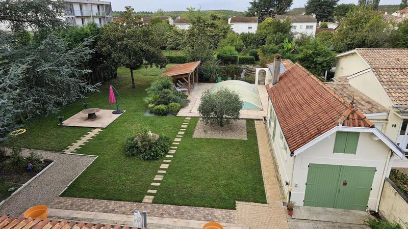 Maison - 260 m² - 12 pièces