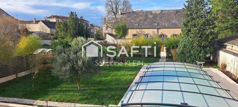 Maison - 217 m² - 6 pièces