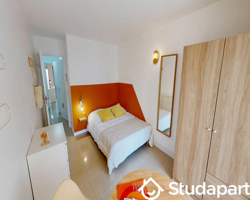 Chambre - 70 m² - 1 pièce