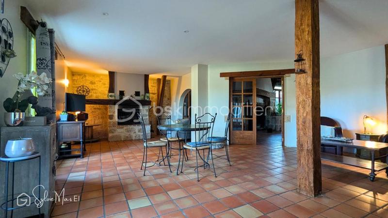 Maison - 300 m² - 6 pièces