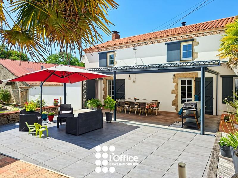 Maison - 299 m² - 11 pièces