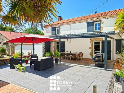 Maison - 299 m² - 11 pièces