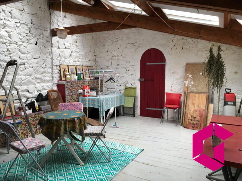 Maison - 300 m² - 16 pièces