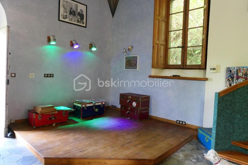 Propriété - 161 m² - 10 pièces