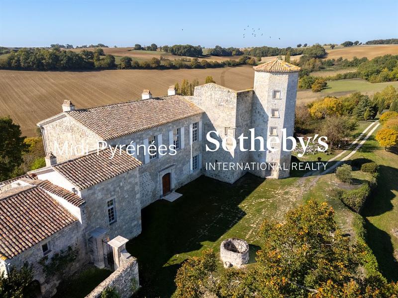 Château - 410 m² - 12 pièces