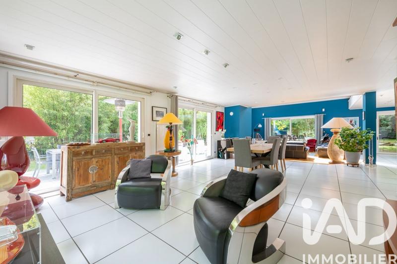 Maison - 245 m² - 9 pièces