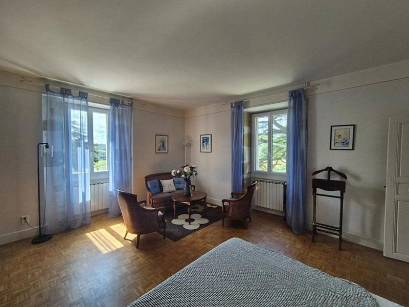 Maison - 400 m² - 11 pièces