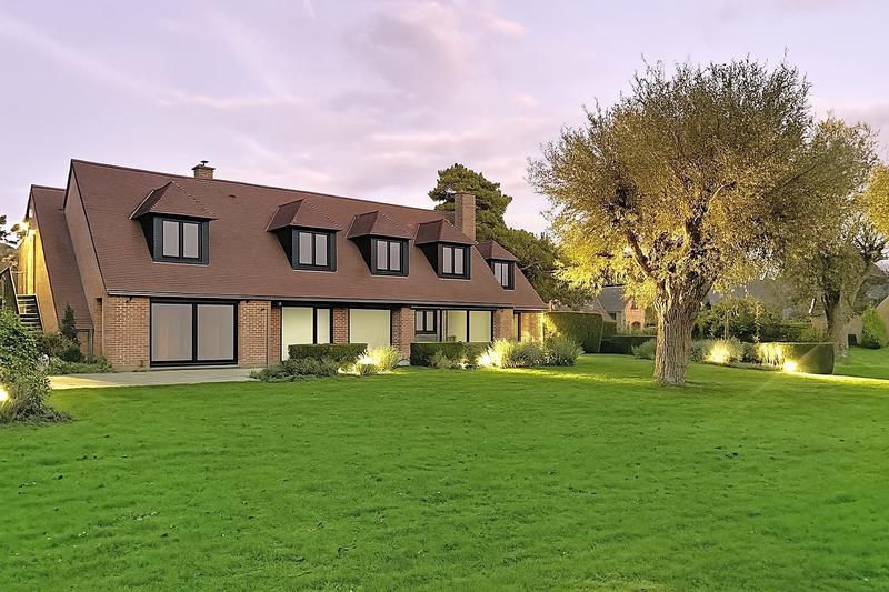 Maison - 248 m² - 8 pièces